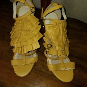 Velvet Angels Womens Yellow Leather Ruffle Stiletto Heel Sandals Sz 39 8 Italy